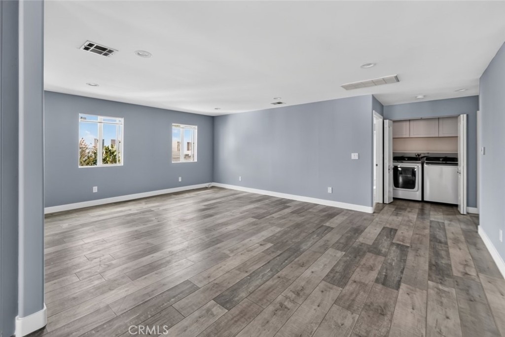1175 N Alexandria Avenue - Photo 10
