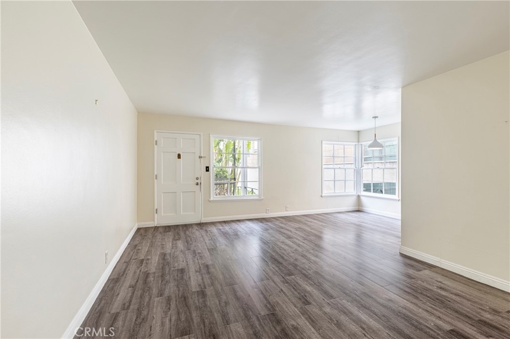 181 S Marengo Avenue - Photo 2