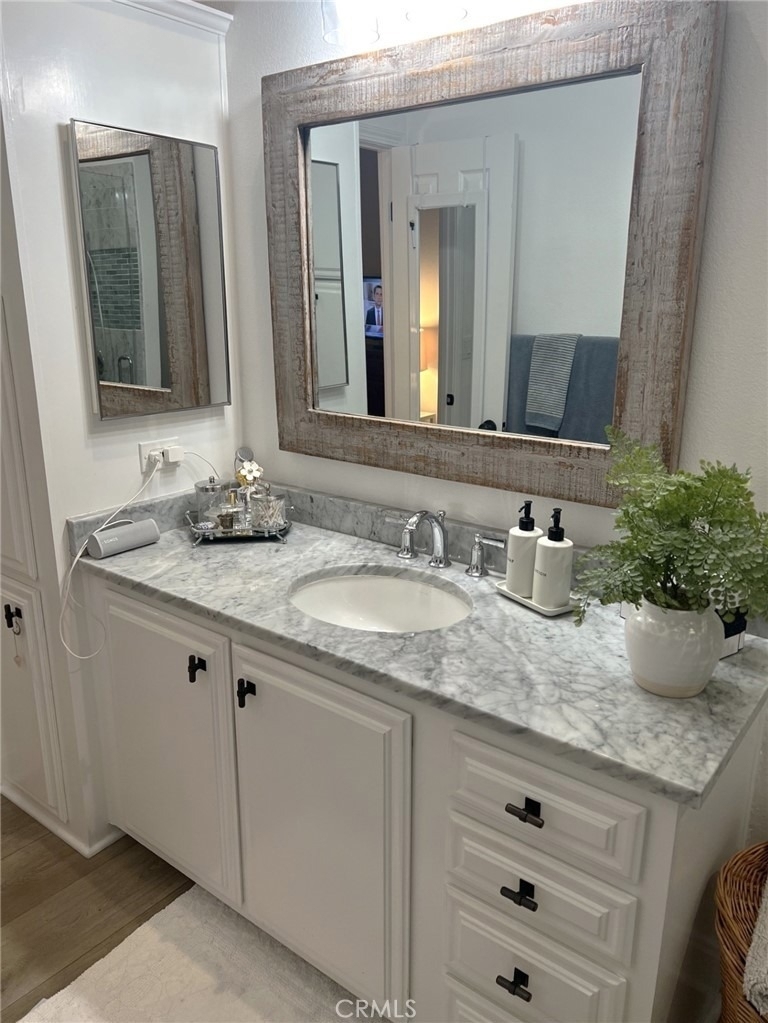 10 Saratoga - Photo 8