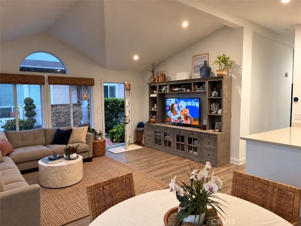 10 Saratoga - Photo 6