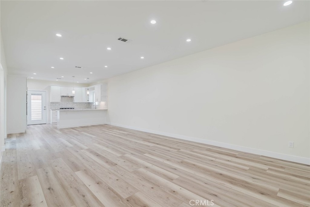 10405 N Ruffner Avenue - Photo 6