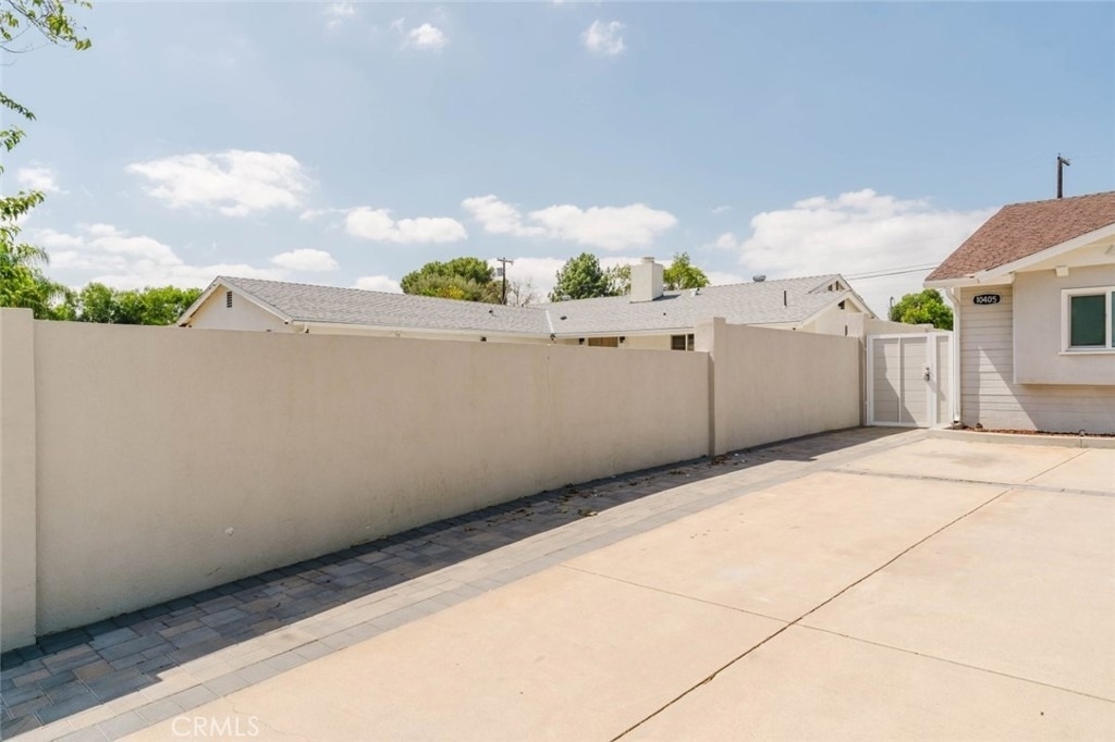 10405 N Ruffner Avenue - Photo 0
