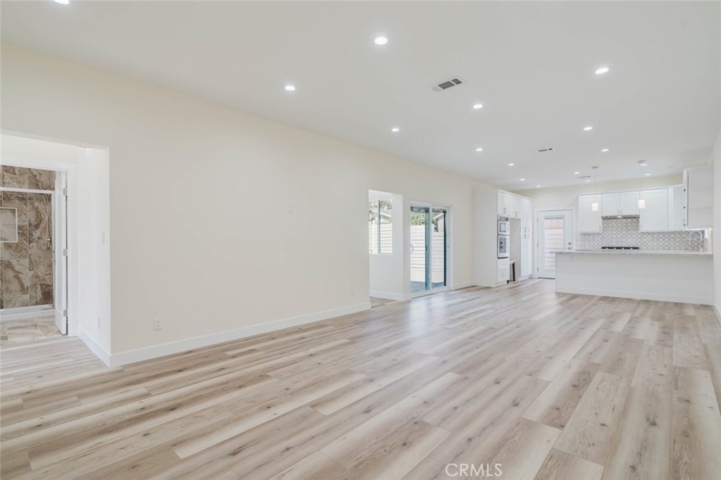 10405 N Ruffner Avenue - Photo 7