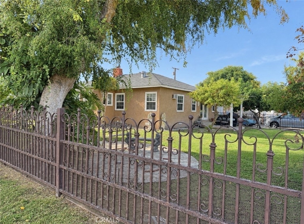 10204 Sherrill - Photo 0