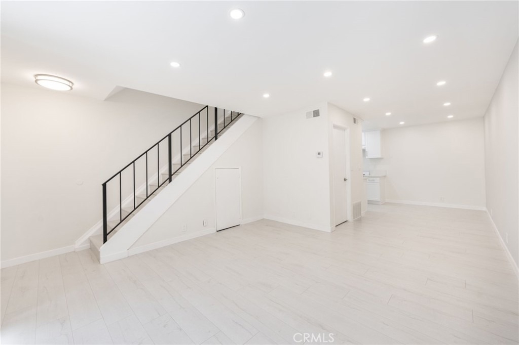 333 Riverdale Drive - Photo 4
