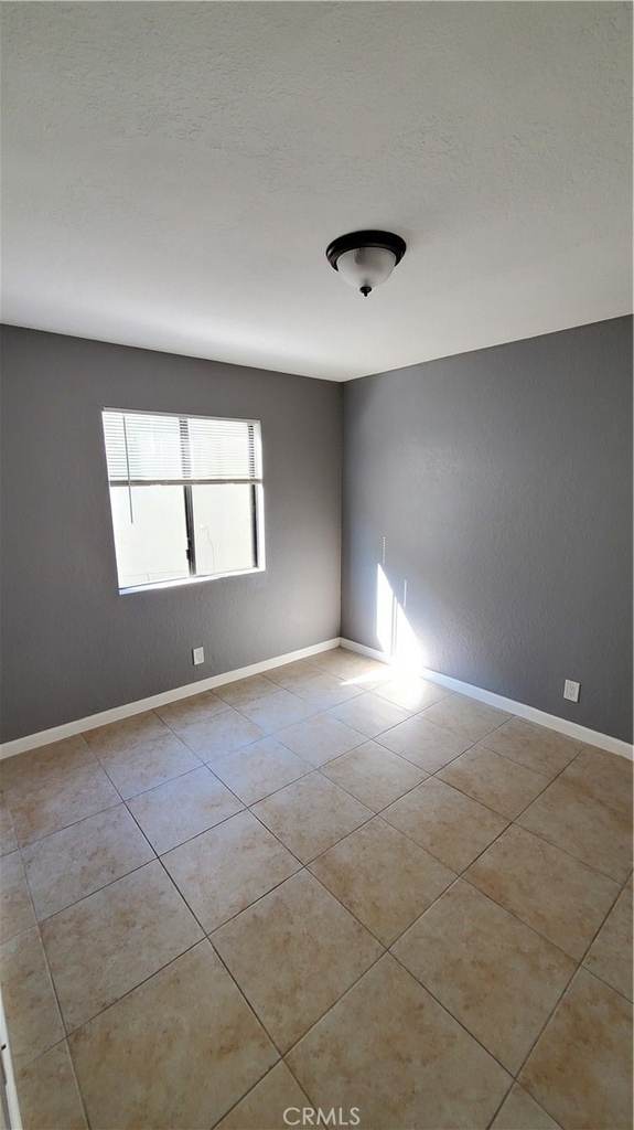 10037 Samoa Avenue - Photo 4