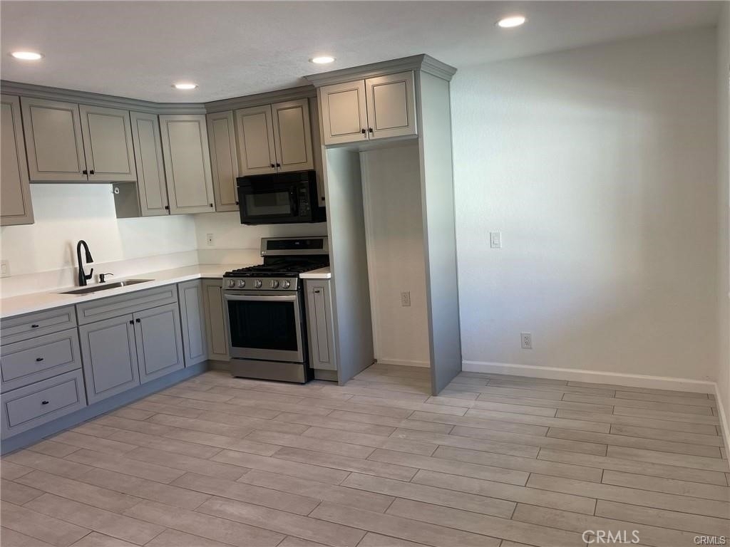 10037 Samoa Avenue - Photo 2