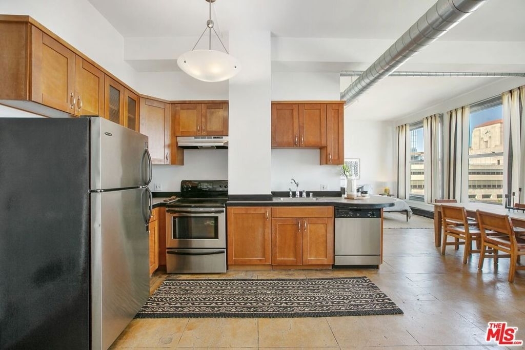 108 W 2nd Street - Photo 5