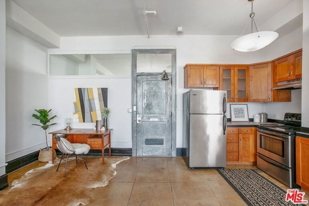 108 W 2nd Street - Photo 3