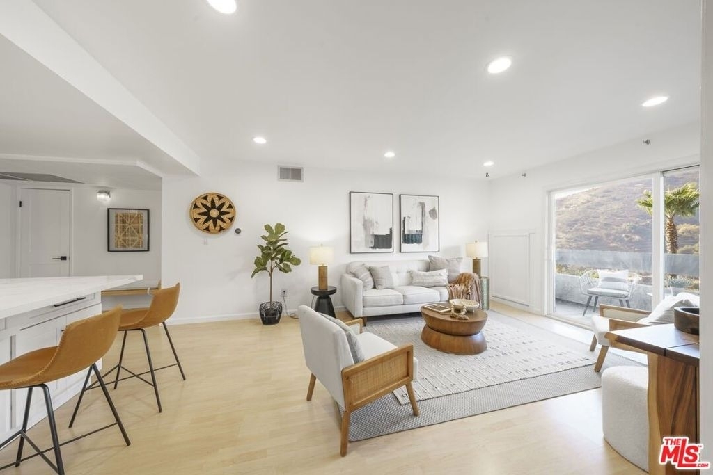 2700 E Cahuenga Boulevard - Photo 8
