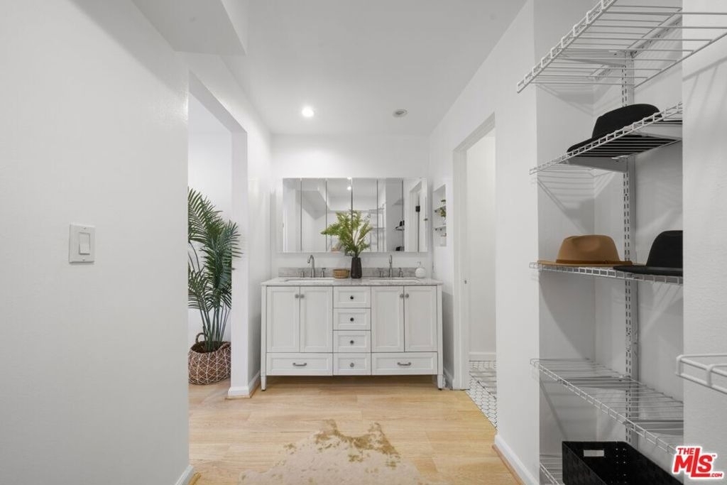 2700 E Cahuenga Boulevard - Photo 11