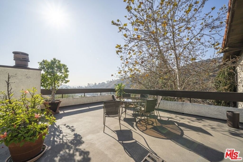 2700 E Cahuenga Boulevard - Photo 2