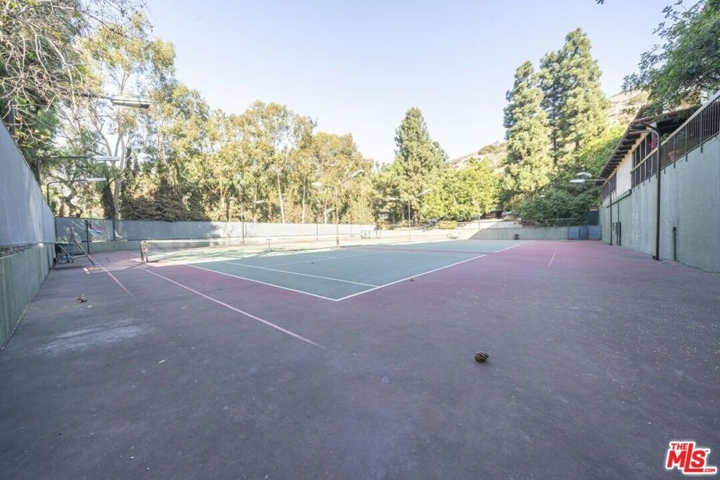 2700 E Cahuenga Boulevard - Photo 17
