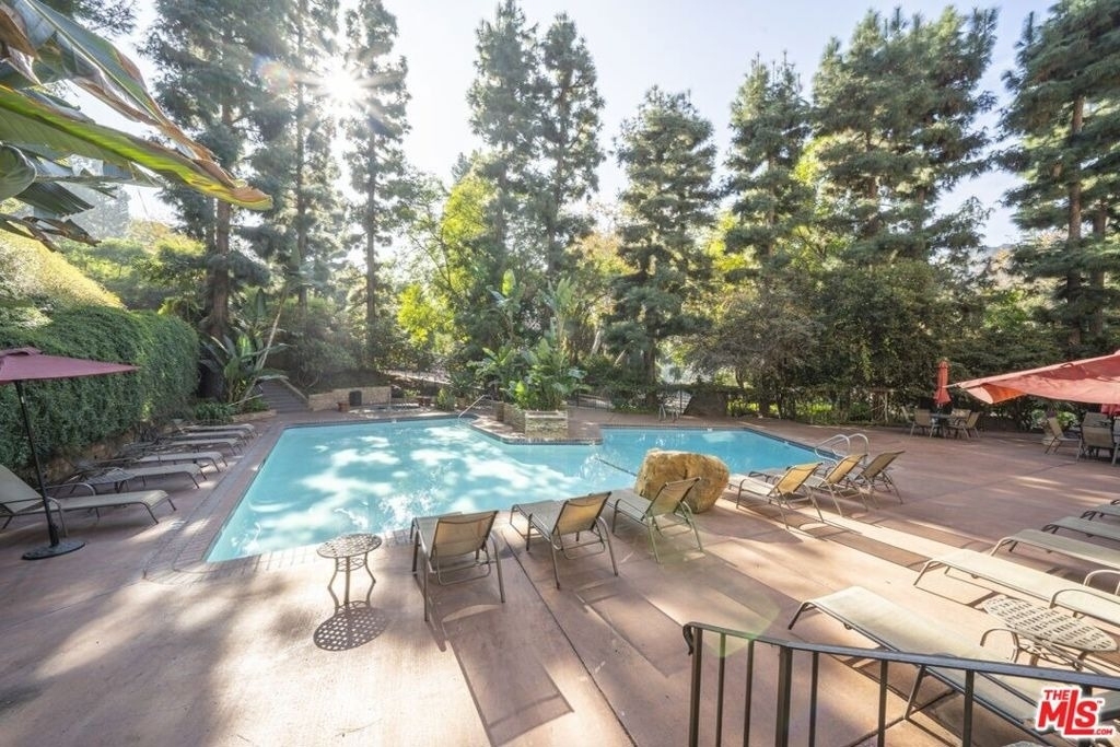 2700 E Cahuenga Boulevard - Photo 16