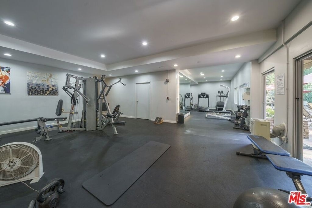 2700 E Cahuenga Boulevard - Photo 18