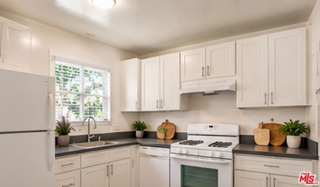419 N. N Van Ness Avenue - Photo 8