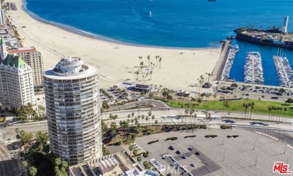 700 E Ocean Boulevard - Photo 0