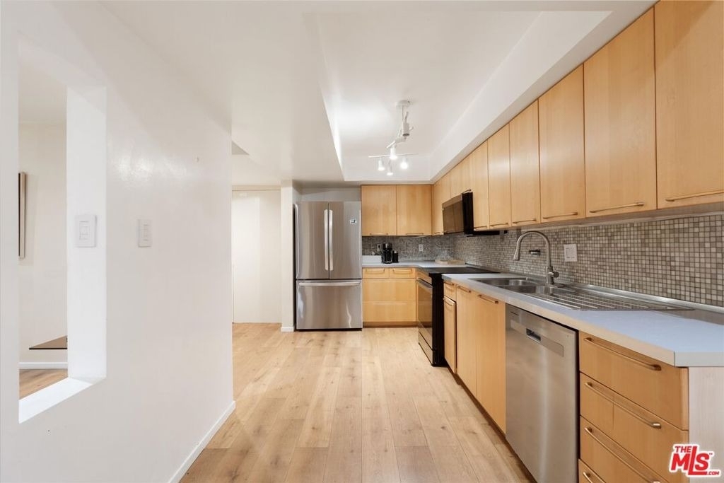 7270 Hillside Avenue - Photo 2