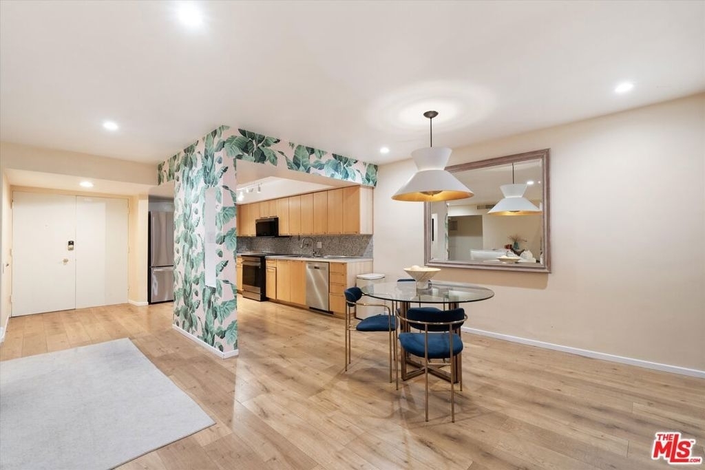 7270 Hillside Avenue - Photo 6