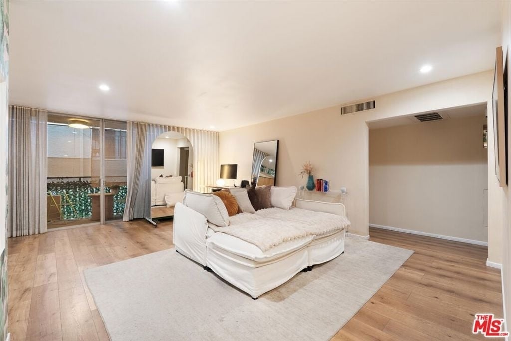 7270 Hillside Avenue - Photo 7