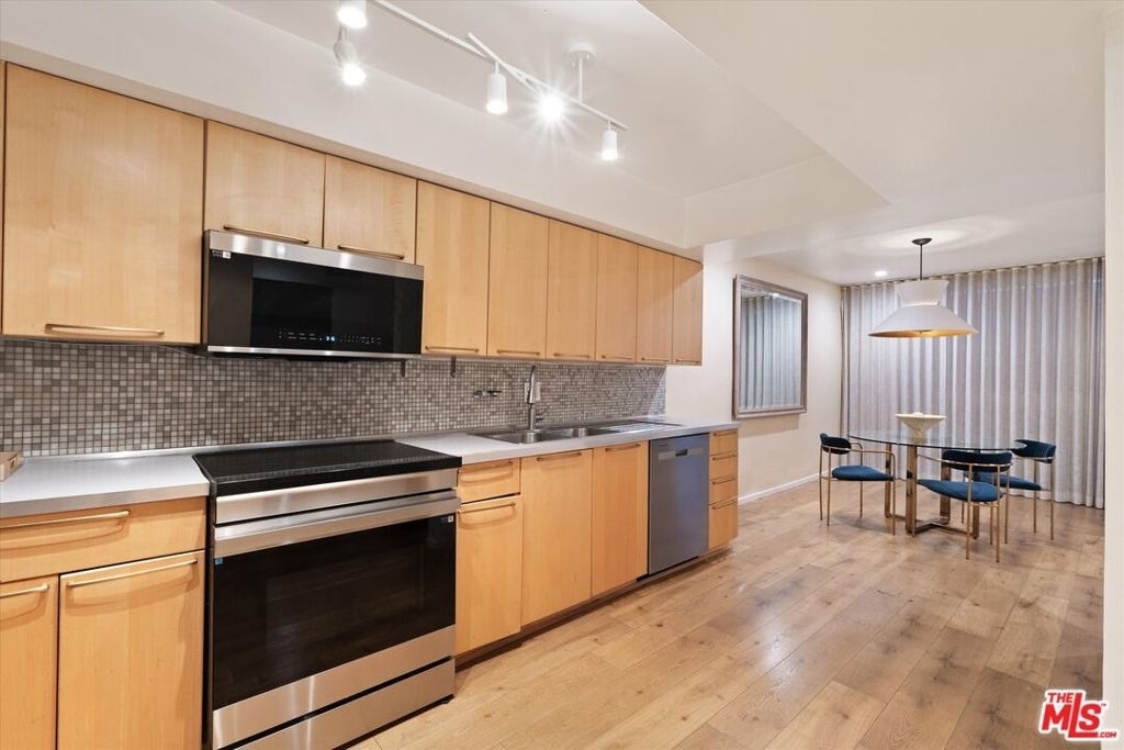 7270 Hillside Avenue - Photo 3