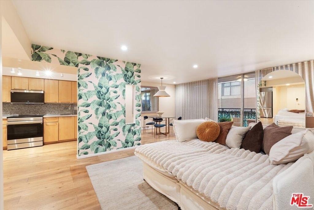 7270 Hillside Avenue - Photo 5