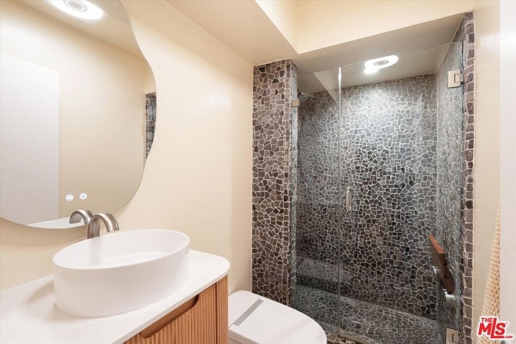 7270 Hillside Avenue - Photo 9