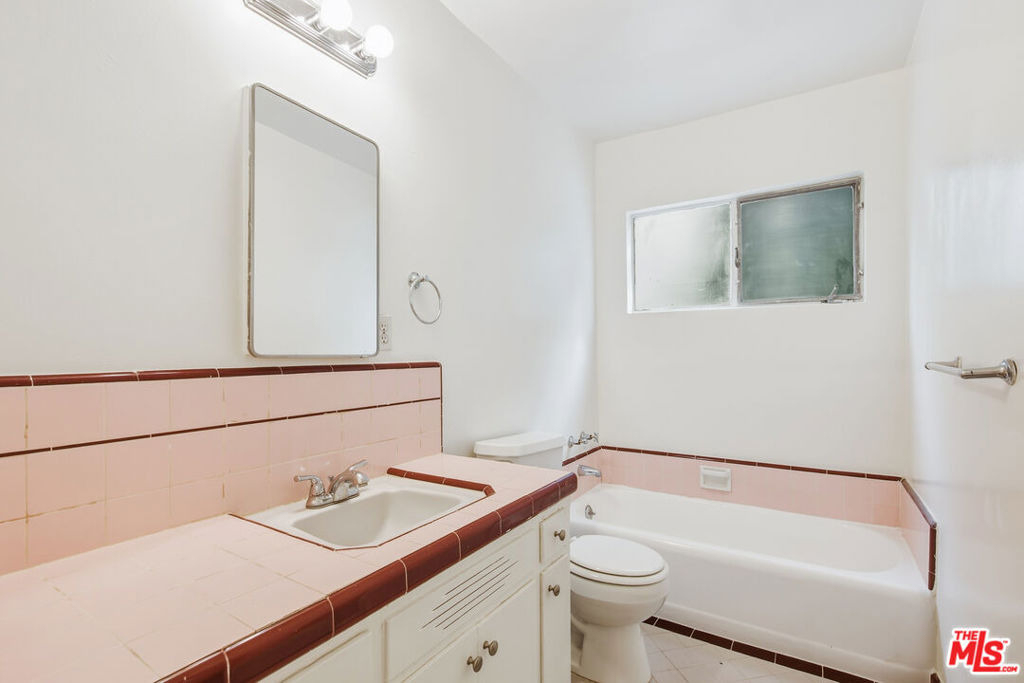 1058 S Wooster Street - Photo 19