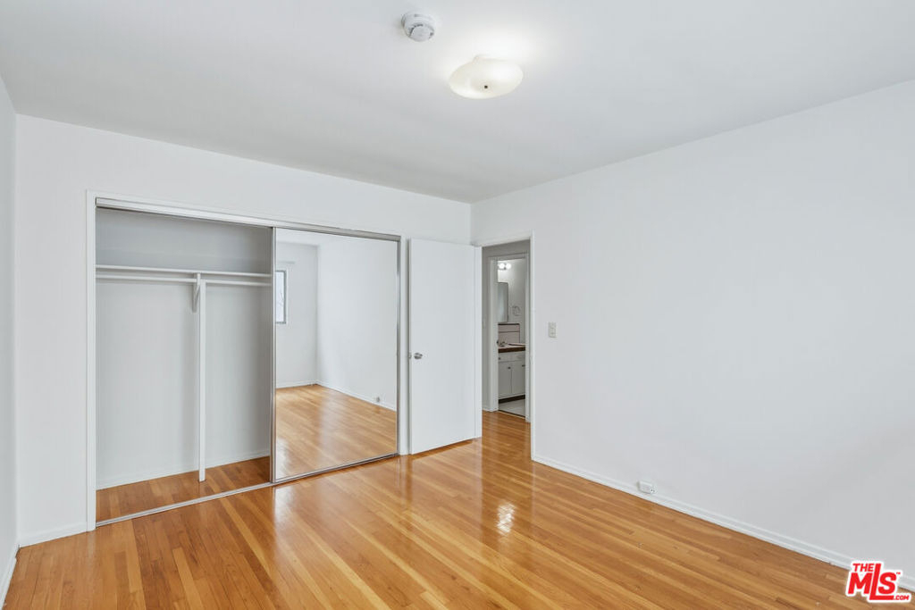 1058 S Wooster Street - Photo 15