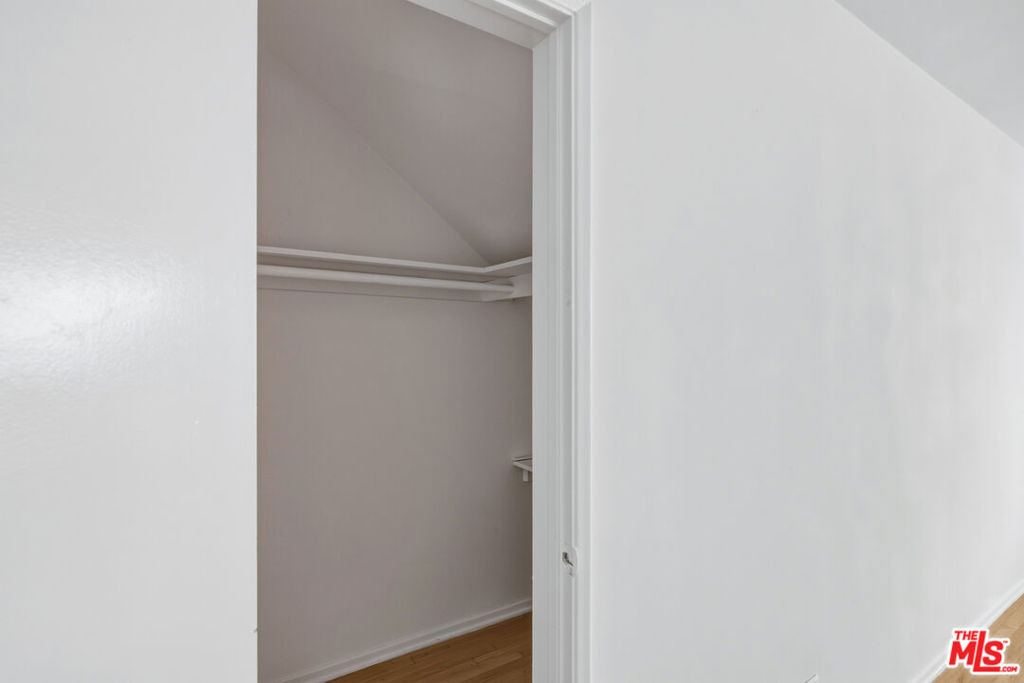 1058 S Wooster Street - Photo 10