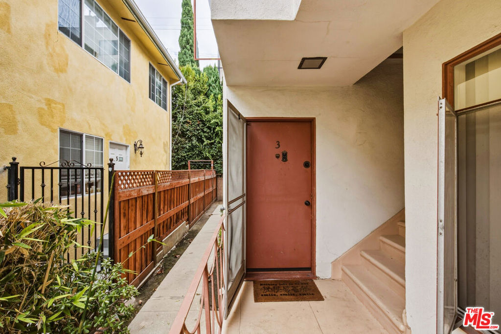 1058 S Wooster Street - Photo 1