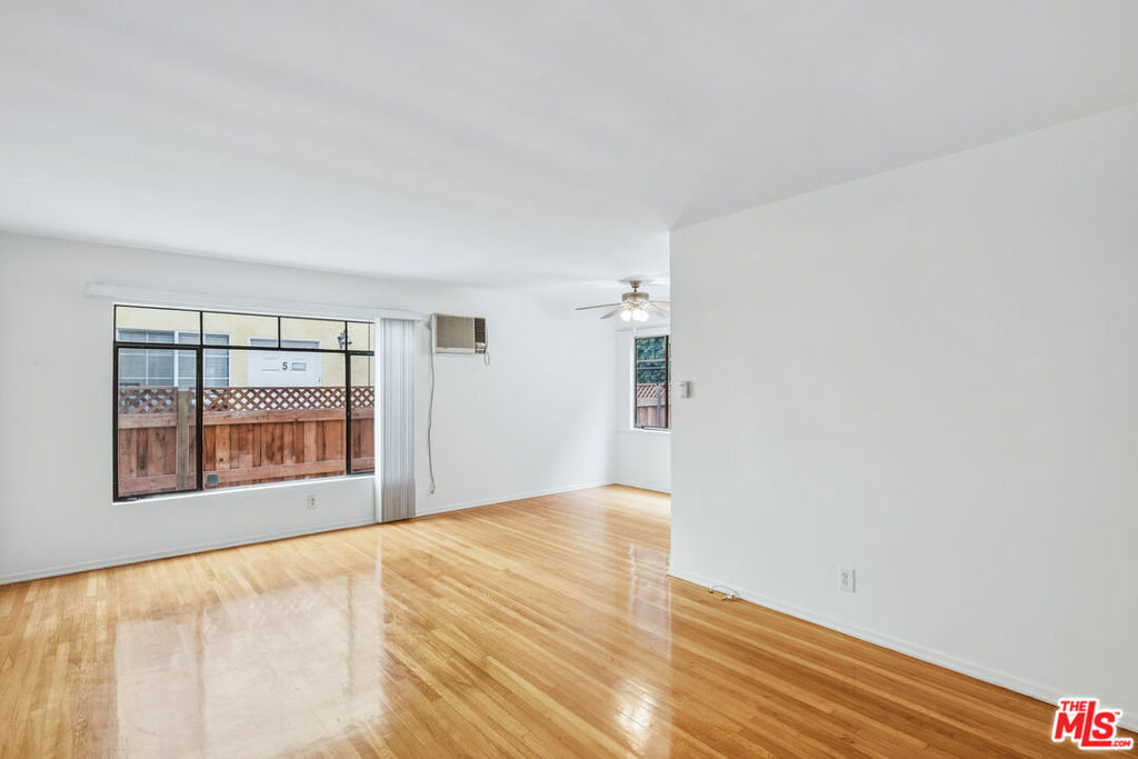 1058 S Wooster Street - Photo 3