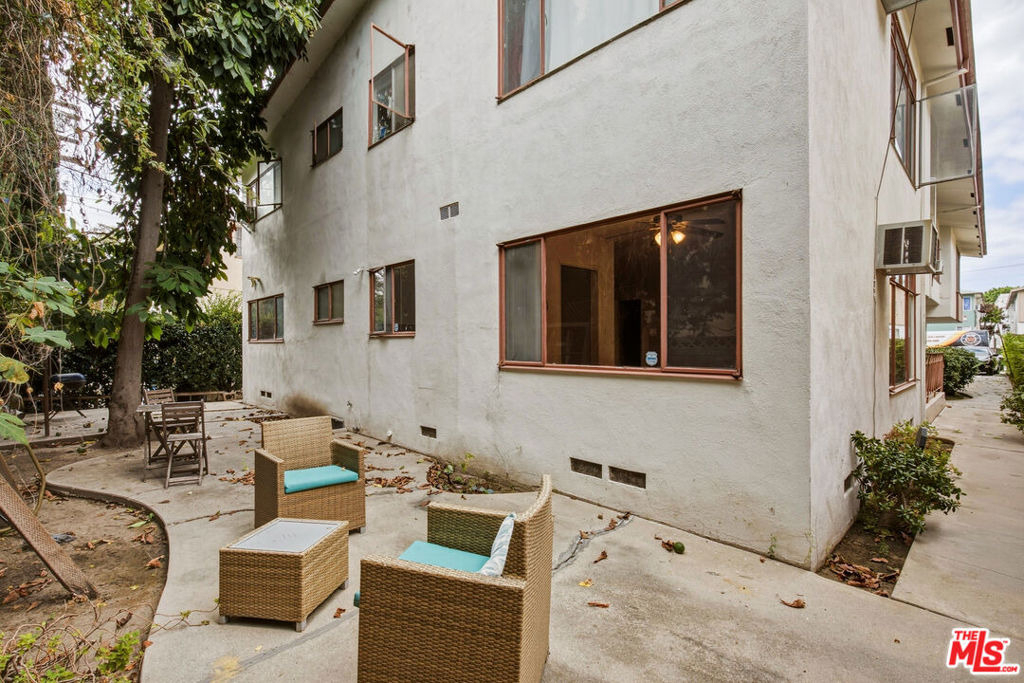 1058 S Wooster Street - Photo 22