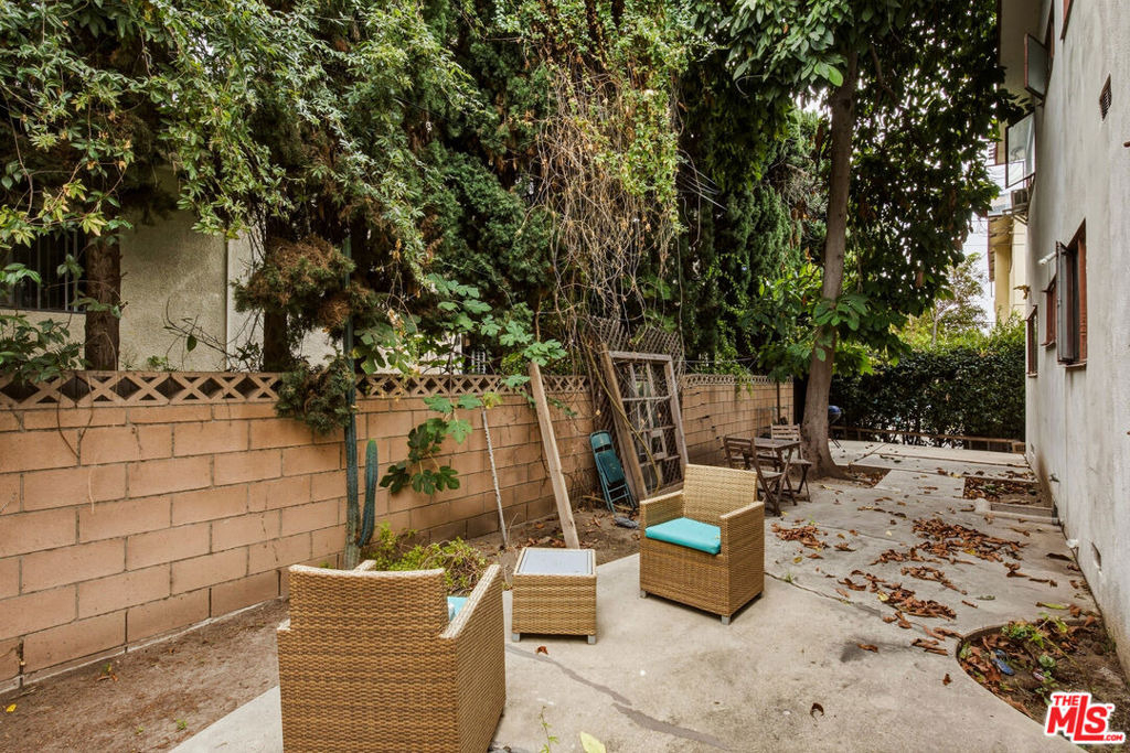 1058 S Wooster Street - Photo 21