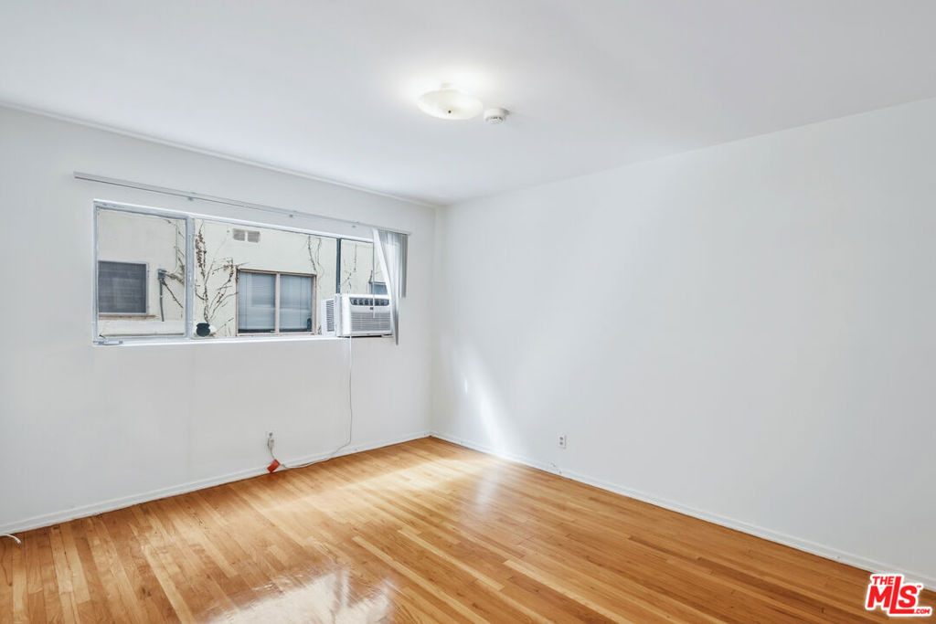 1058 S Wooster Street - Photo 13