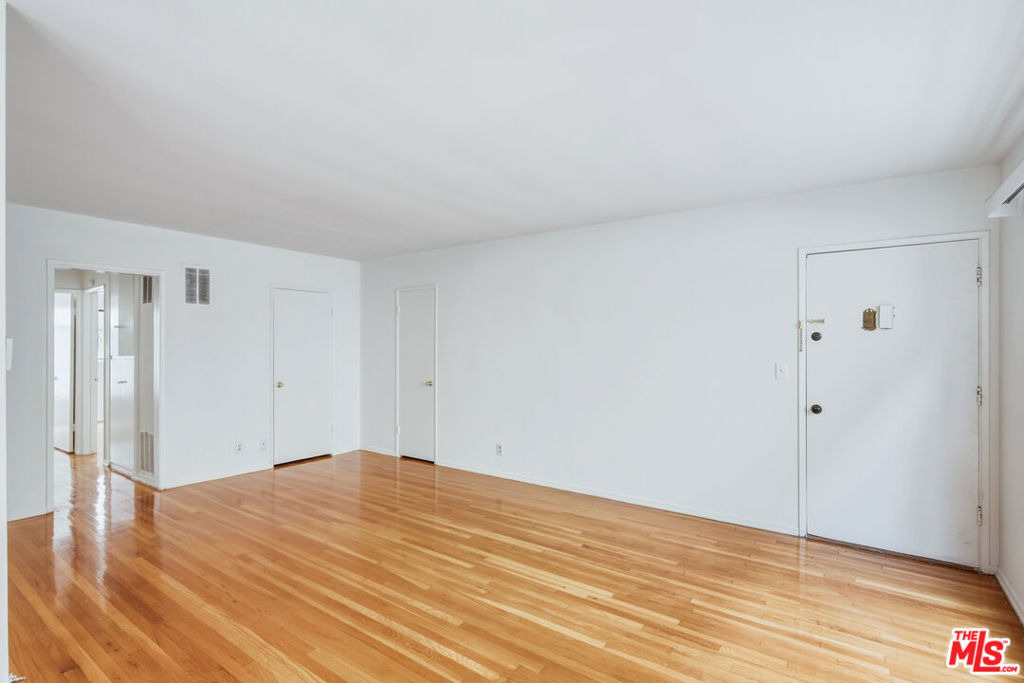 1058 S Wooster Street - Photo 7