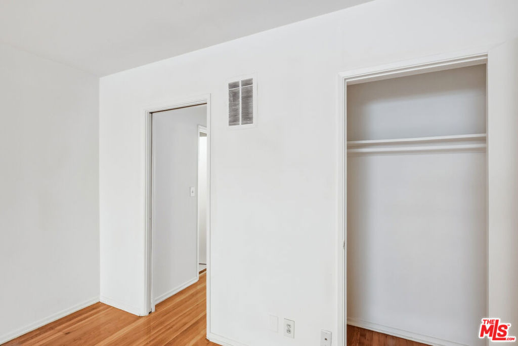 1058 S Wooster Street - Photo 9
