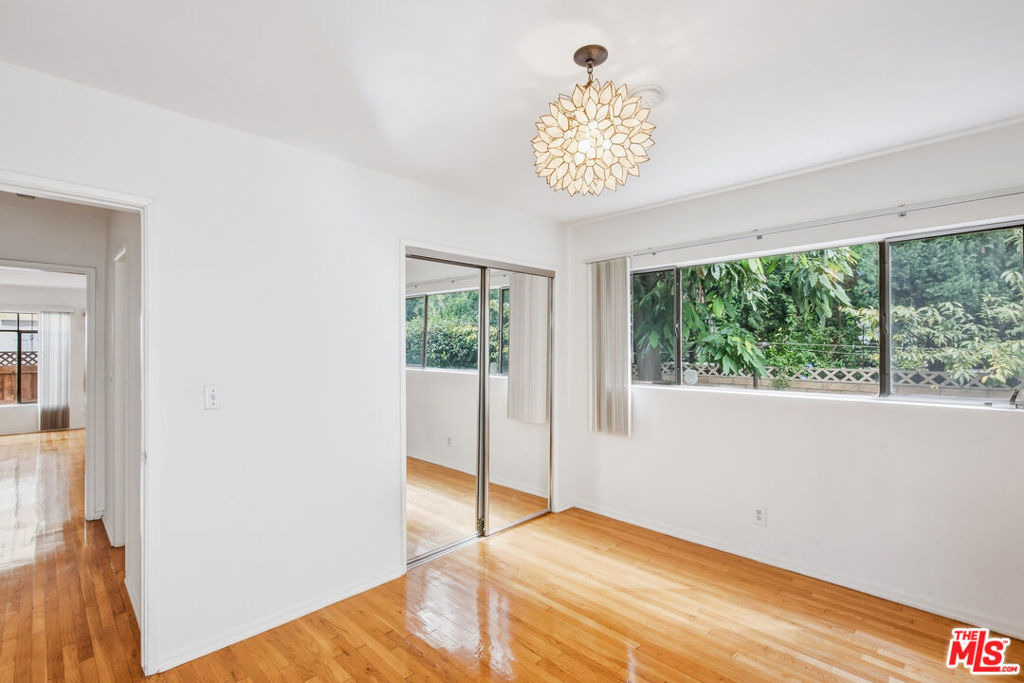 1058 S Wooster Street - Photo 18