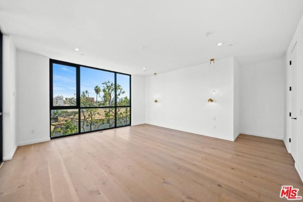 307 N Wilton Place - Photo 6