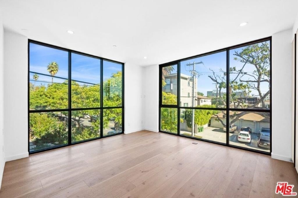 307 N Wilton Place - Photo 3