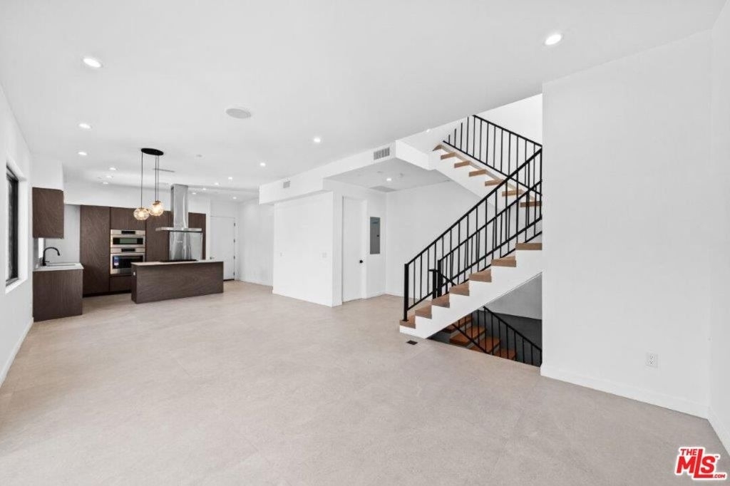 307 N Wilton Place - Photo 2