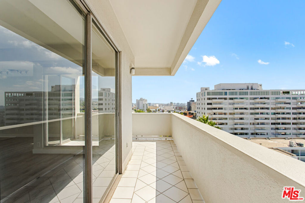 7250 Franklin Avenue - Photo 2