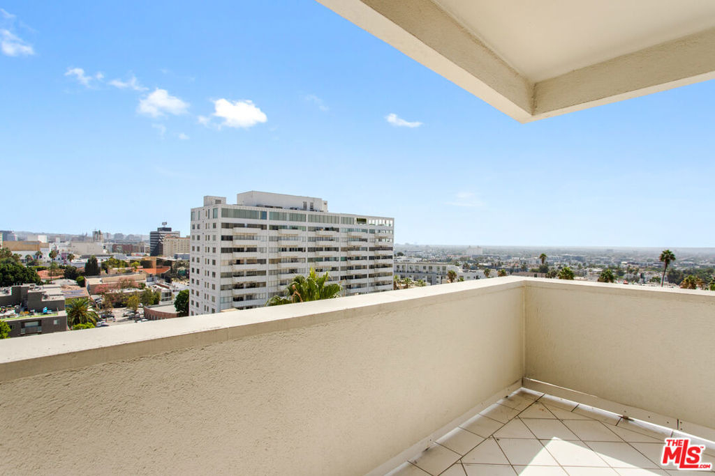 7250 Franklin Avenue - Photo 3