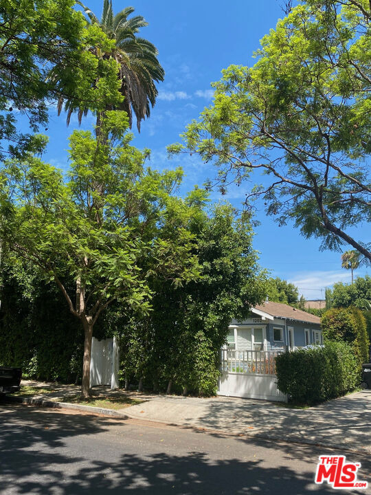 1202 N Poinsettia Place - Photo 22