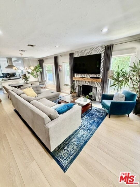 1202 N Poinsettia Place - Photo 1