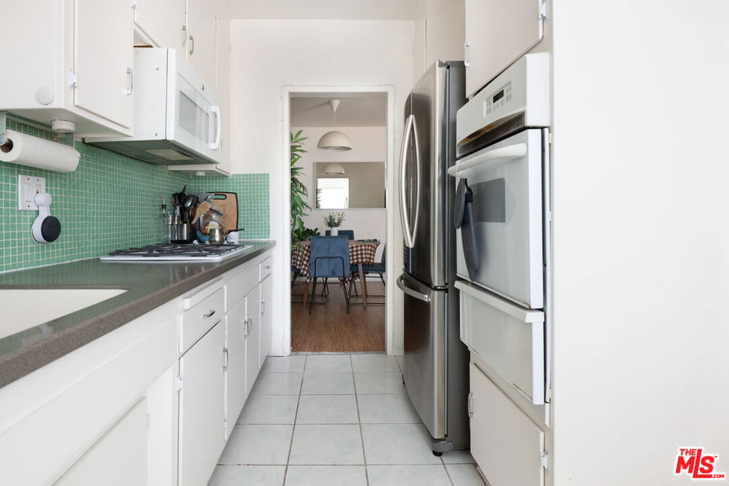 1233 N Laurel Avenue - Photo 8