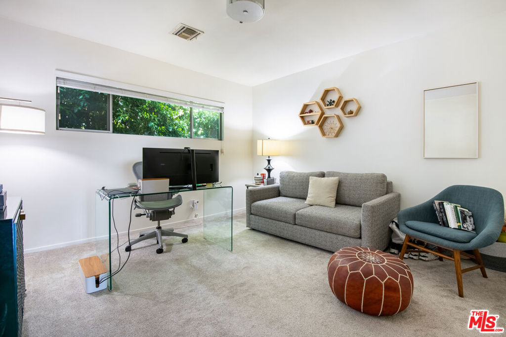 1233 N Laurel Avenue - Photo 17