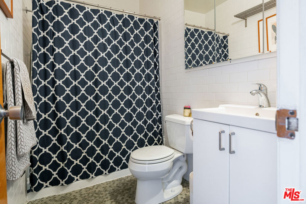 1233 N Laurel Avenue - Photo 10