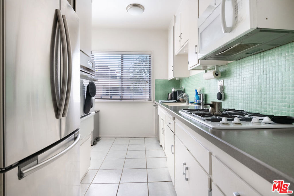 1233 N Laurel Avenue - Photo 7