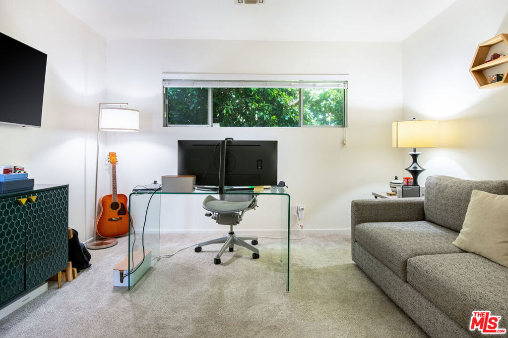 1233 N Laurel Avenue - Photo 18